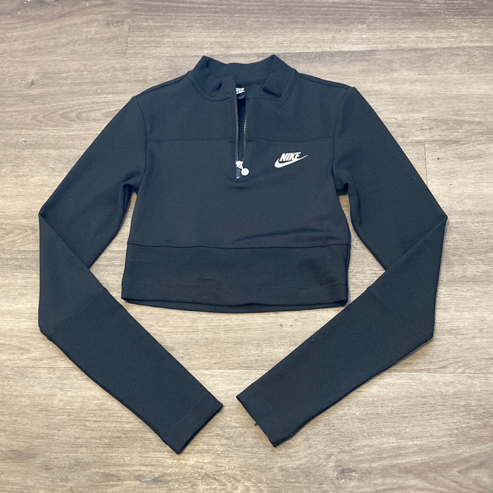 BRAND NEW Nike long sleeve top